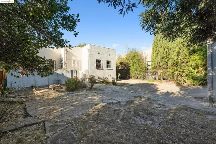 571 Crofton Avenue, Piedmont, California 94610-1520