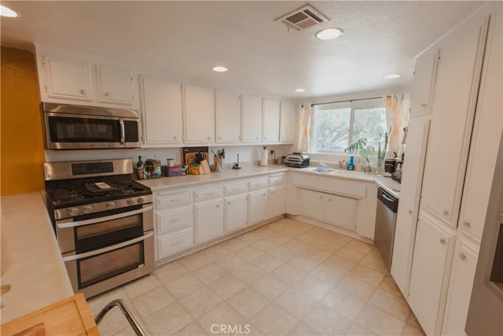 16637 Mesquite Street, Hesperia, California 92345