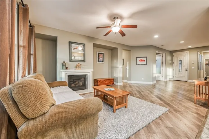 991 Rosewood Avenue, Sanger, California 93657
