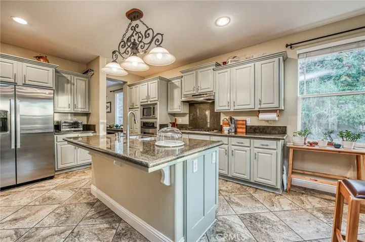 991 Rosewood Avenue, Sanger, California 93657