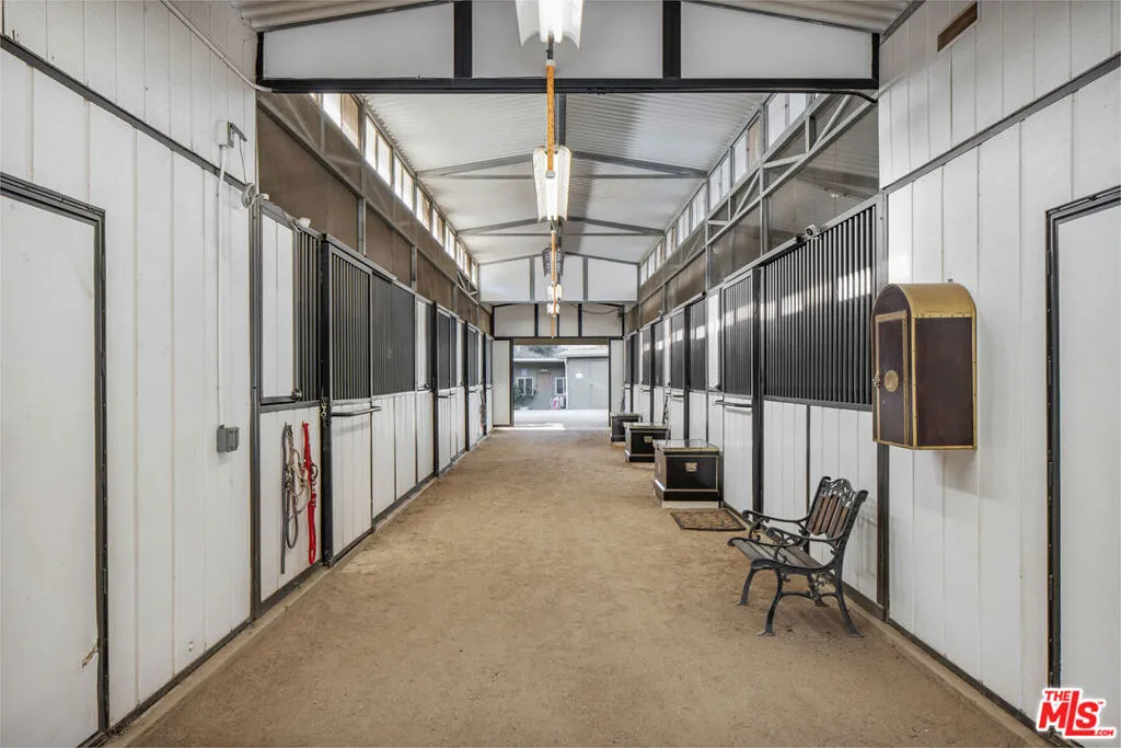 715 Crater Camp Drive, Calabasas, California 91302 home-pic-21