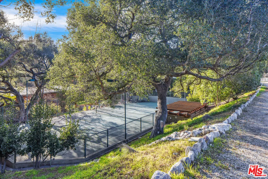 715 Crater Camp Drive, Calabasas, California 91302 home-pic-23