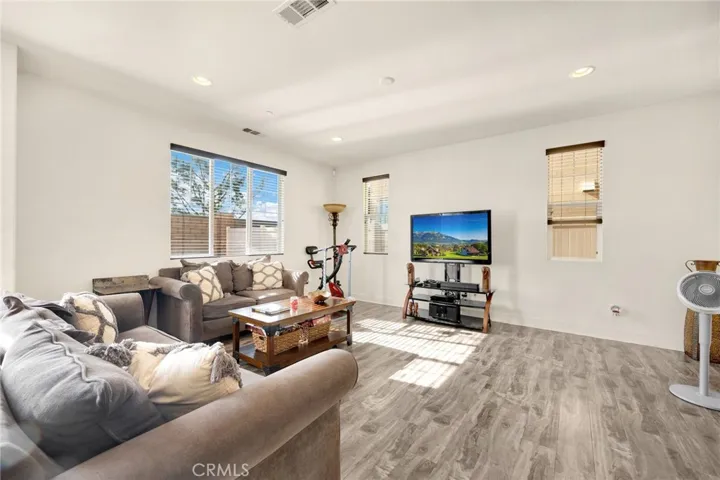 7035 Terrapin Way, Eastvale, California 92880