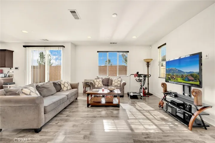 7035 Terrapin Way, Eastvale, California 92880