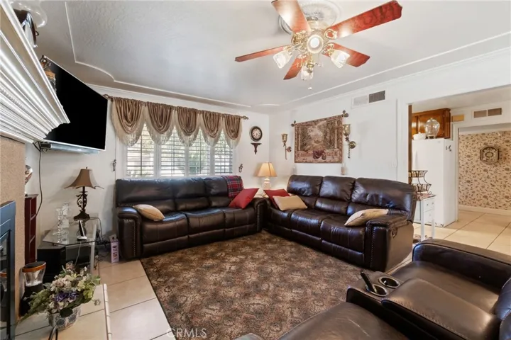 4422 N Haslam Avenue, Fresno, California 93722