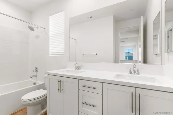 2nd Floor Full Bathroom