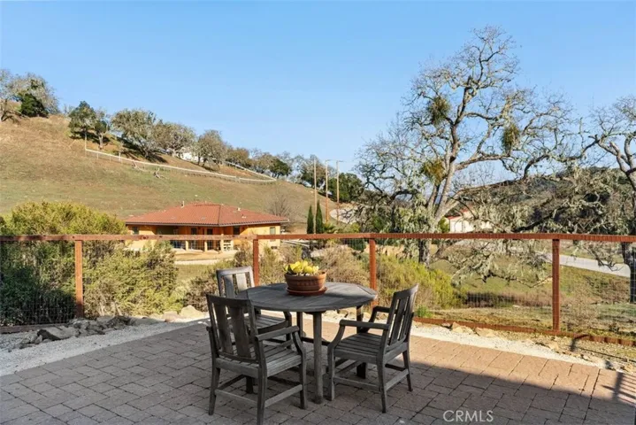 10460 Portal Road, Atascadero, California 93422