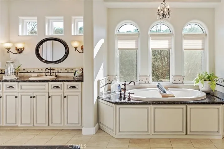 10460 Portal Road, Atascadero, California 93422