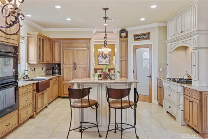 10460 Portal Road, Atascadero, California 93422