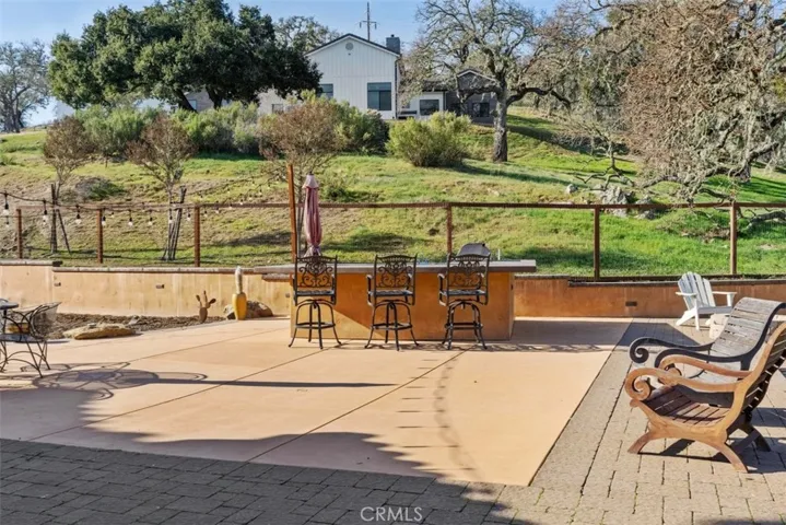 10460 Portal Road, Atascadero, California 93422