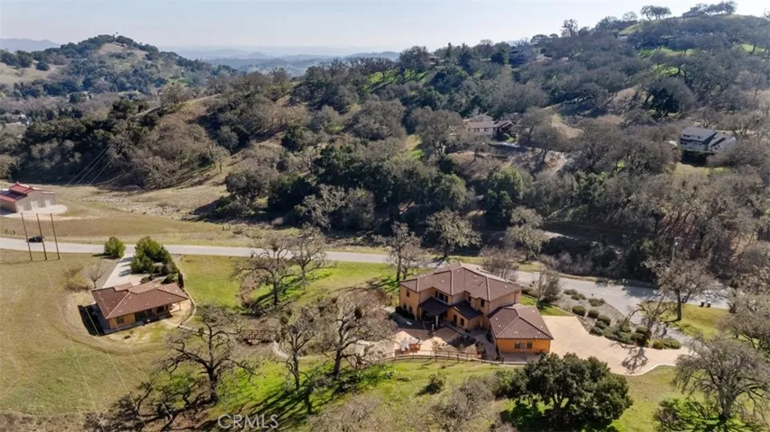 10460 Portal Road, Atascadero, California 93422