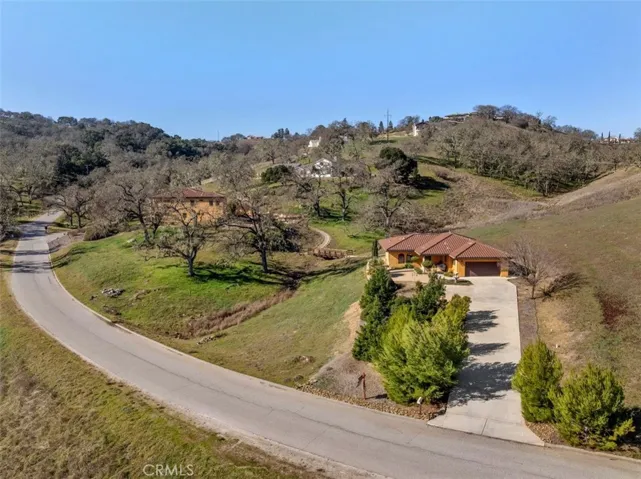 10460 Portal Road, Atascadero, California 93422