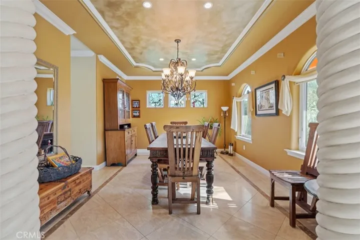 10460 Portal Road, Atascadero, California 93422