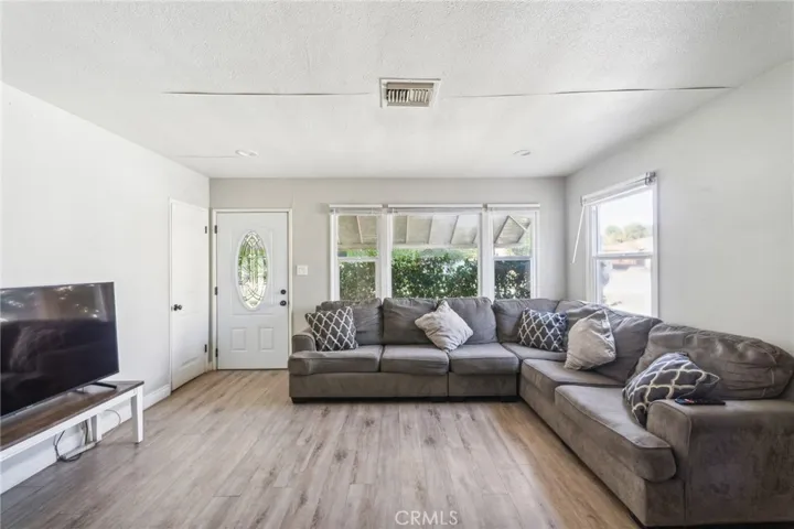 6082 Stearns Street, Riverside, California 92504