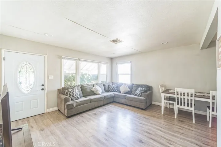 6082 Stearns Street, Riverside, California 92504