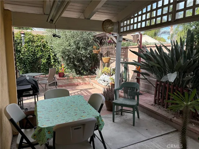 7351 Genesta Avenue, Lake Balboa, California 91406