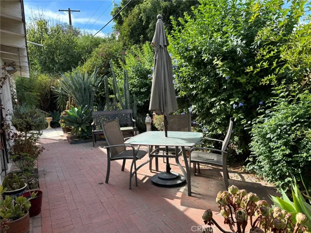 7351 Genesta Avenue, Lake Balboa, California 91406
