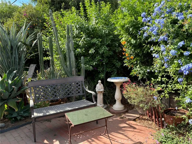 7351 Genesta Avenue, Lake Balboa, California 91406