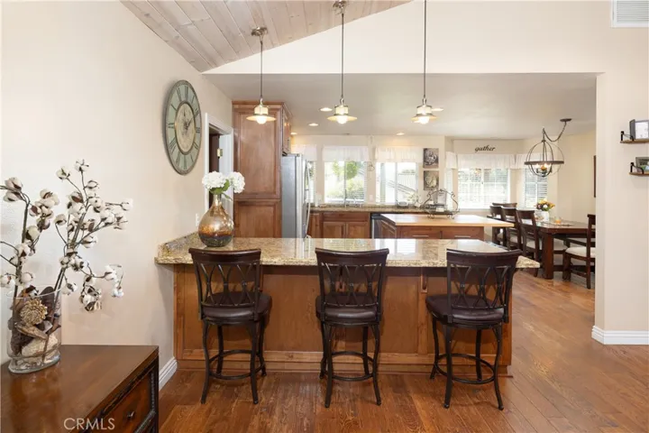 Bar area between kitchen and LR.