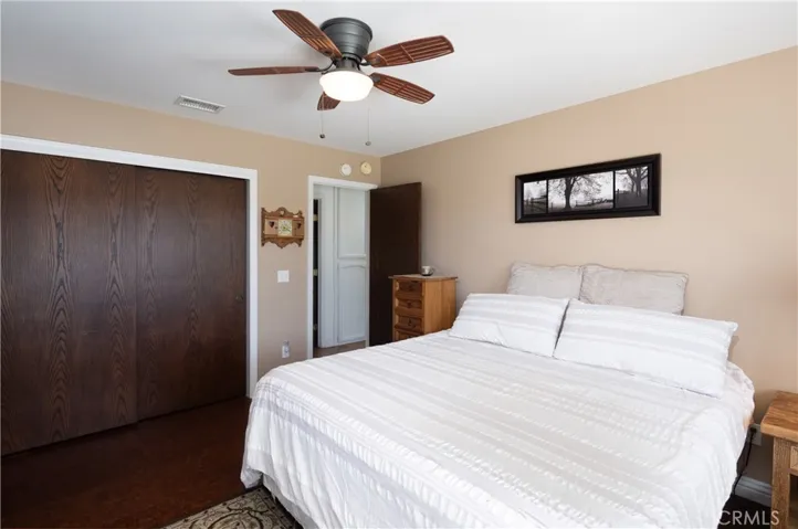 Second bedroom.