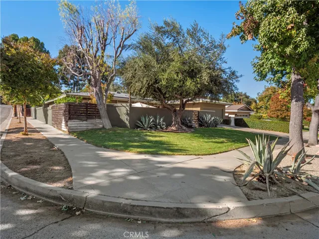 25105 Highspring Avenue, Newhall, California 91321