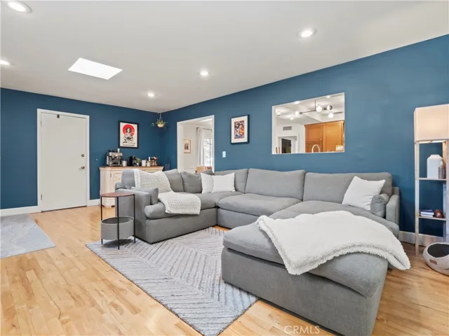 25105 Highspring Avenue, Newhall, California 91321