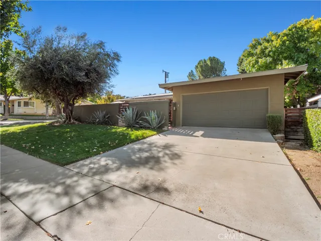 25105 Highspring Avenue, Newhall, California 91321