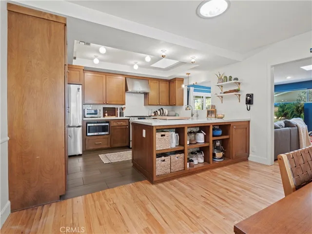 25105 Highspring Avenue, Newhall, California 91321