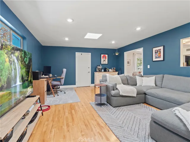 25105 Highspring Avenue, Newhall, California 91321