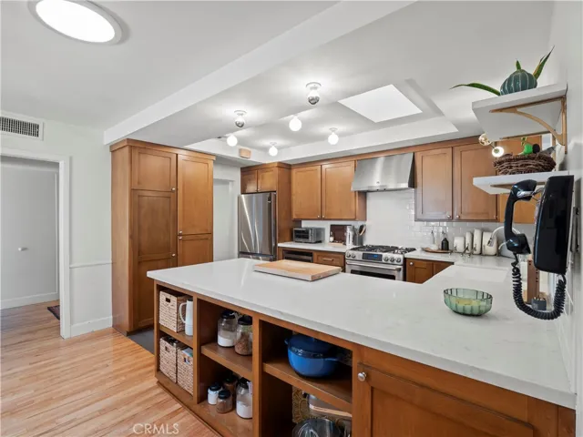 25105 Highspring Avenue, Newhall, California 91321