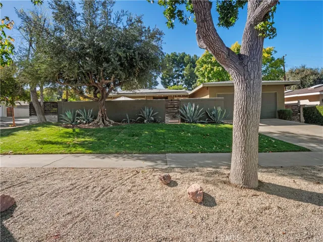 25105 Highspring Avenue, Newhall, California 91321