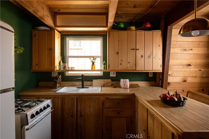 33137 Arrowbear Drive, Arrowbear, California 92382