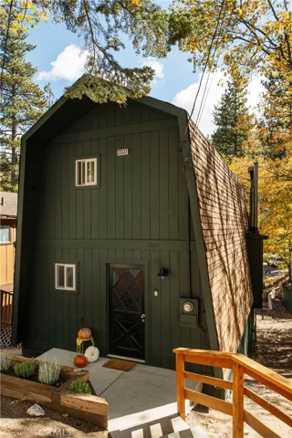 33137 Arrowbear Drive, Arrowbear, California 92382