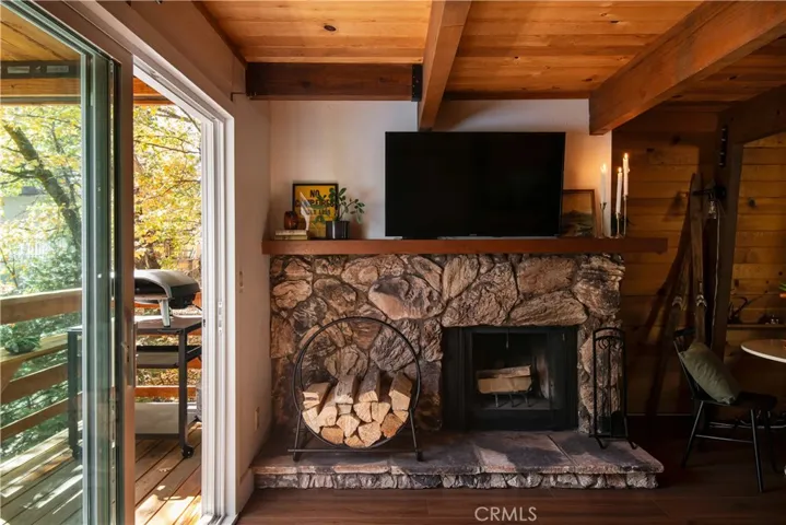 33137 Arrowbear Drive, Arrowbear, California 92382