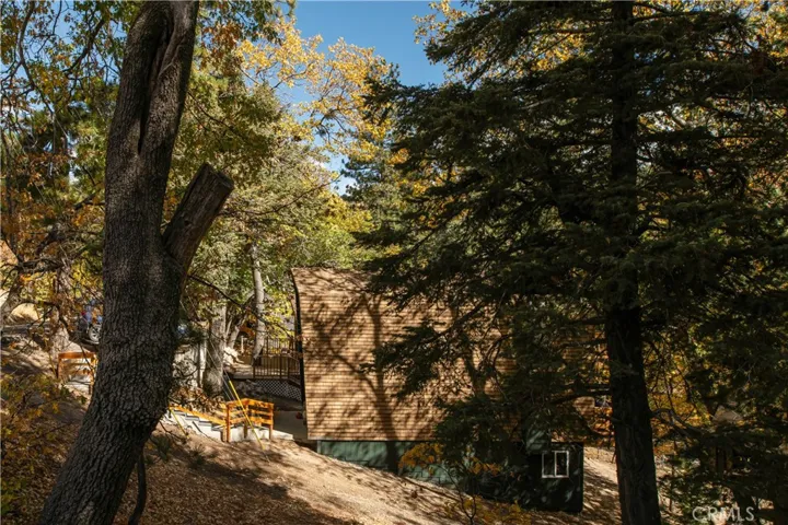 33137 Arrowbear Drive, Arrowbear, California 92382