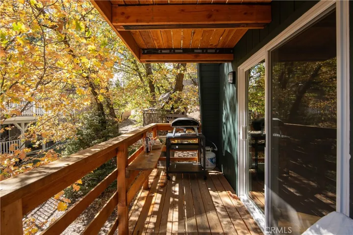 33137 Arrowbear Drive, Arrowbear, California 92382