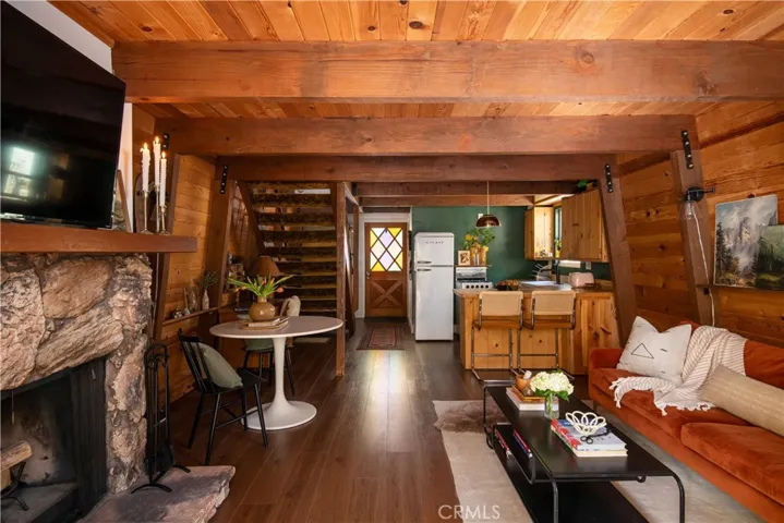 33137 Arrowbear Drive, Arrowbear, California 92382