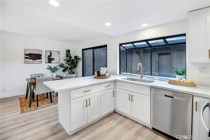 14456 Foothill Boulevard 13, Sylmar, California 91342