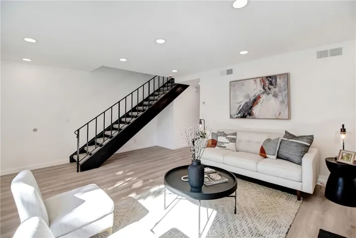 14456 Foothill Boulevard 13, Sylmar, California 91342