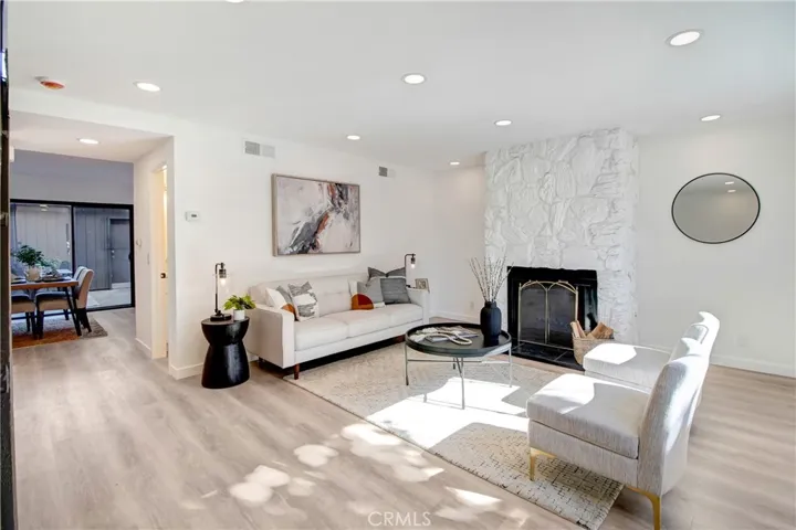 14456 Foothill Boulevard 13, Sylmar, California 91342