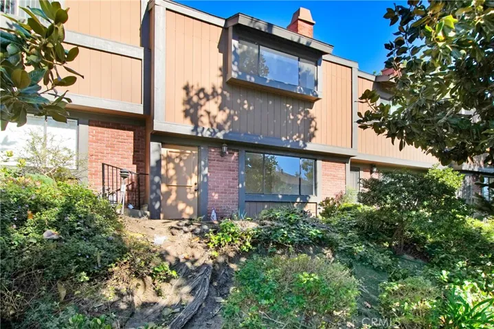 14456 Foothill Boulevard 13, Sylmar, California 91342