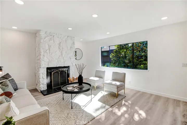 14456 Foothill Boulevard 13, Sylmar, California 91342