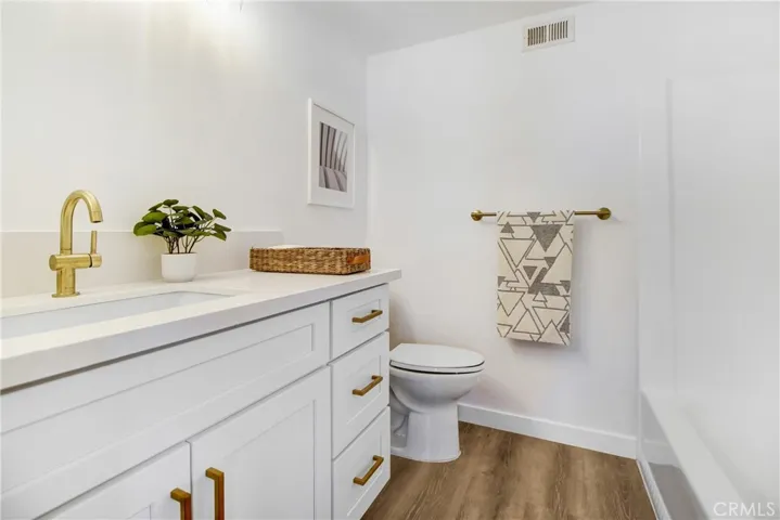 14456 Foothill Boulevard 13, Sylmar, California 91342