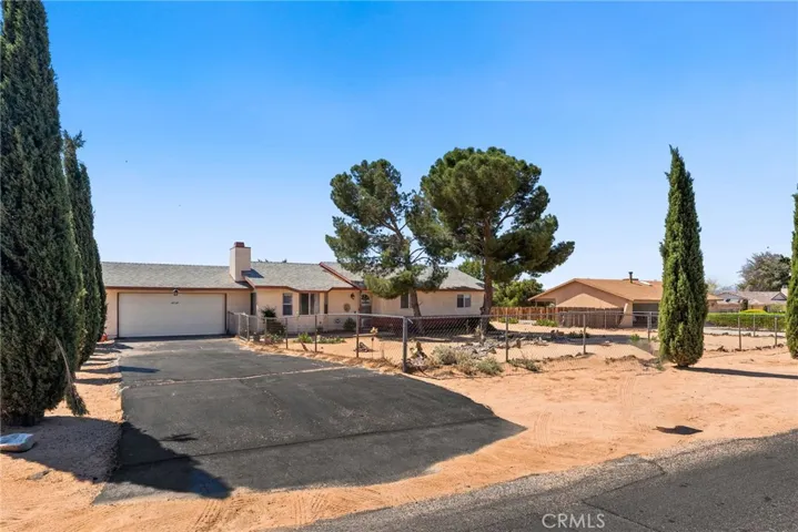 16737 Pauhaska Road, Apple Valley, California 92307