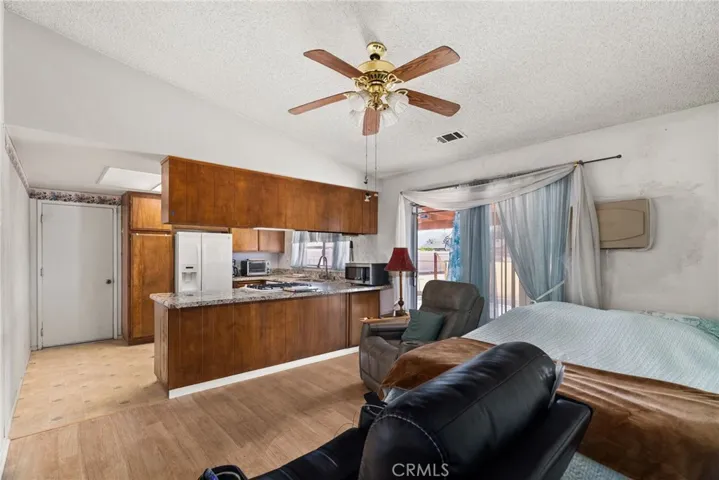16737 Pauhaska Road, Apple Valley, California 92307