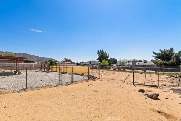 16737 Pauhaska Road, Apple Valley, California 92307