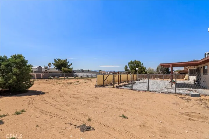 16737 Pauhaska Road, Apple Valley, California 92307