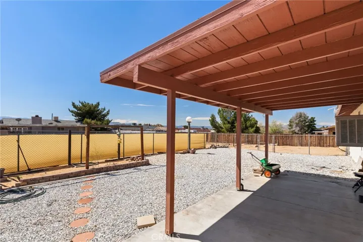 16737 Pauhaska Road, Apple Valley, California 92307