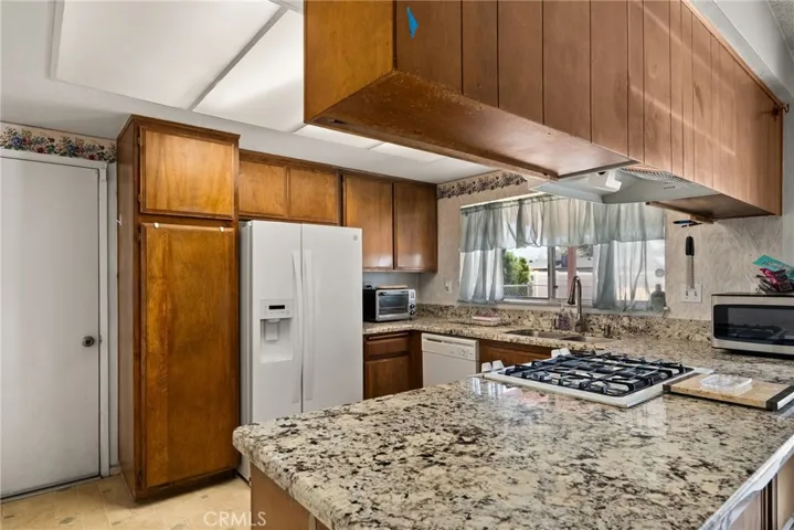 16737 Pauhaska Road, Apple Valley, California 92307