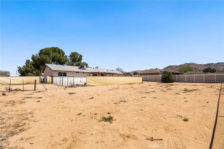 16737 Pauhaska Road, Apple Valley, California 92307